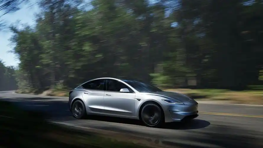 特斯拉model3今天新增了颜色"快银",这个名字很"x战警