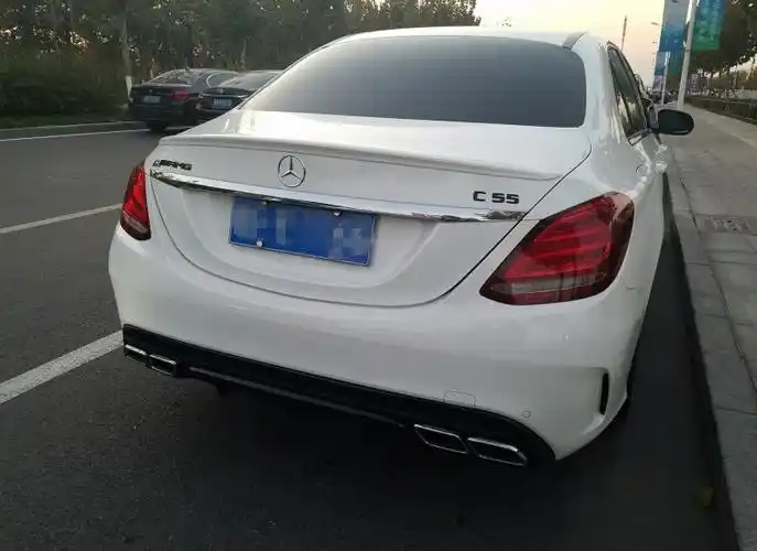 性比起奥迪宝马的劣势,奔驰c级(参数|图片)的空间也不像德系车的风格