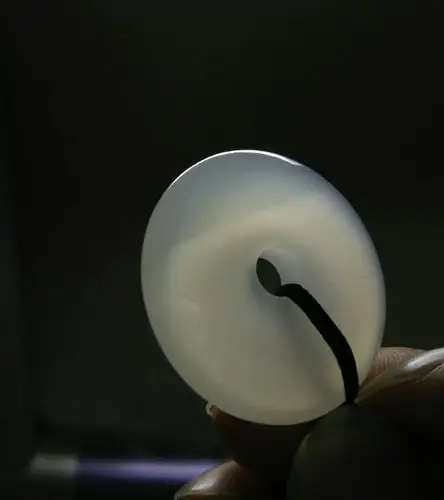 这种内部有纹路的玉髓是真货么? 是不是玉髓一般都带有纹路?