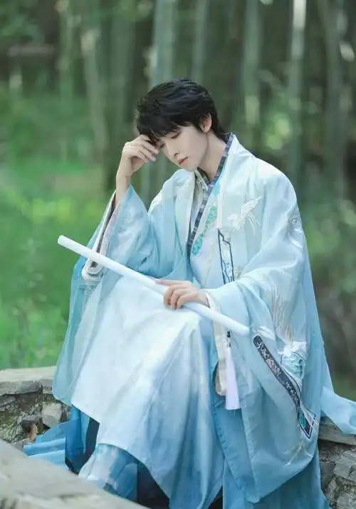 刘宇不愧是"国风美少年",穿上汉服仙气飘飘,太帅了-汉服全搜索