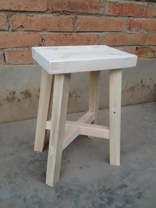 吧台完成以后,家里的东西也越来越多,现代木工这种粉尘和噪音污染大户