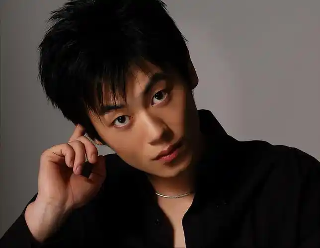 回顾朱亚文抛弃相恋七年的富家女转身爱上陈思诚女友结局如何