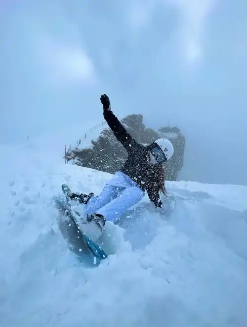 瑞士阿尔卑斯山滑雪