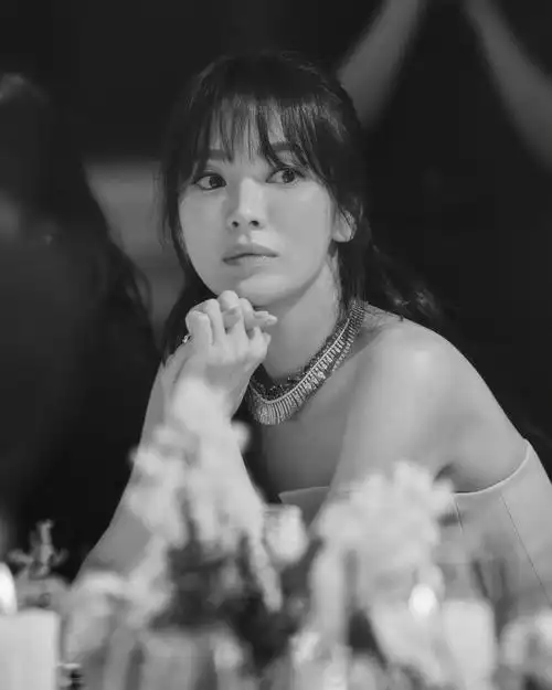 宋慧乔instagram新增了几张照片