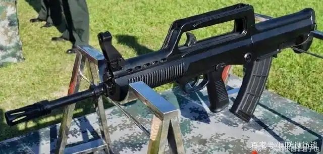解放军武器升级95式自动步枪改版为951步枪五处改进助战我军