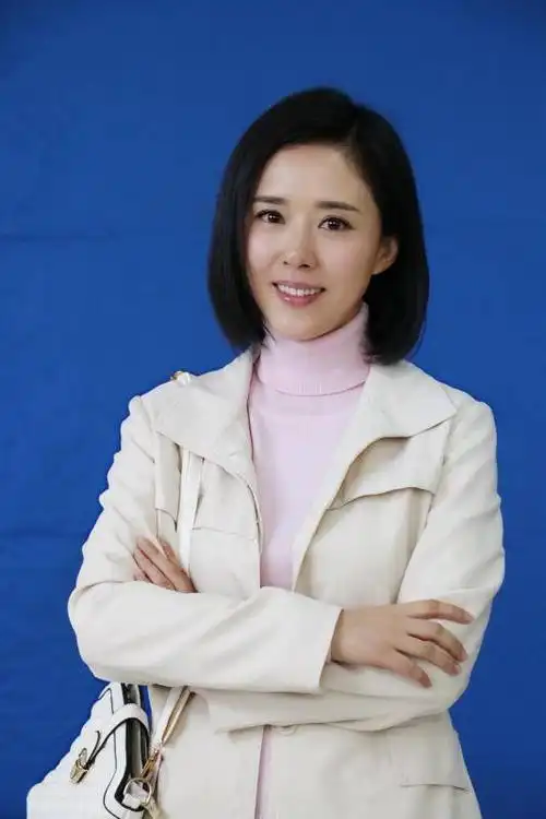 剧中,萨日娜先是因为工作避嫌放弃和王中天结婚,后又因为管理企业的