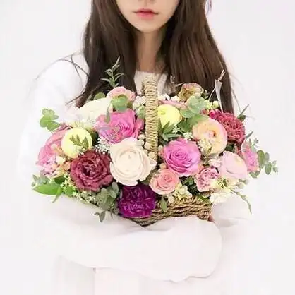 手捧花女头像图片大全 女生头像图片大全 -【爱个性】