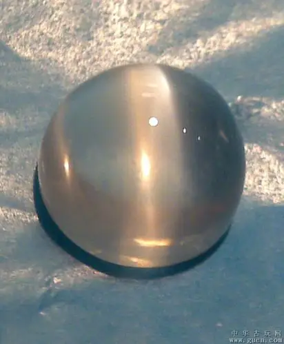 涂在手上犹如猫眼石一般吸引目光,比单色的甲油胶看着有内容,而且真的