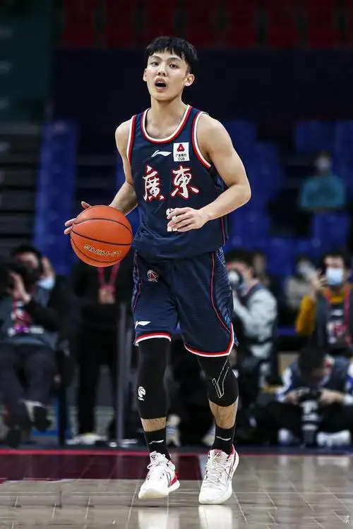 输球也有收获低调爆发徐杰30分成赢家宏远一隐藏问题凸显