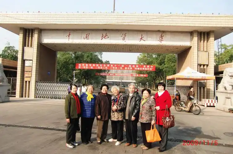 2009年北京老同志返校参观