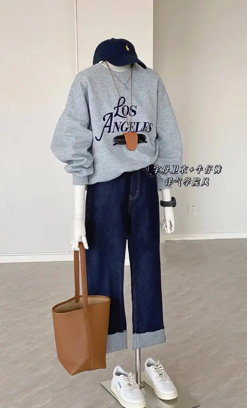 卫衣牛仔裤和春天更配哦～字母卫衣 直筒牛仔裤,早春的第一套春 - 抖