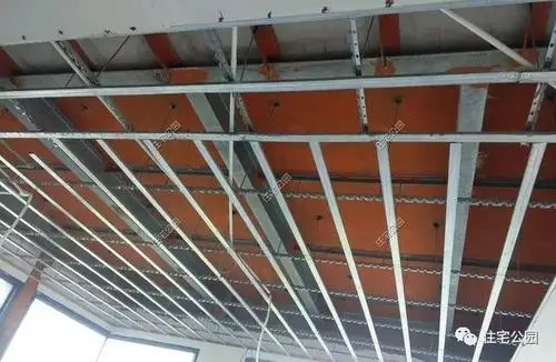 可以看到加建的部分全都是用工字钢作为主体的框架,楼梯梁吊灯梁柱等