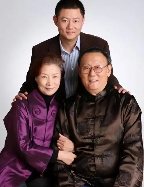 回顾演员吕中我不带助理也从来不背台词不要叫我老艺术家