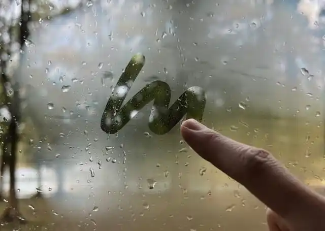 车窗玻璃起雾,开外循环还是内循环?分享快速消除起雾的办法!