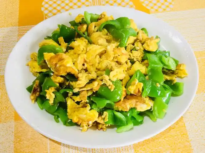第三道菜是辣椒炒鸡蛋.