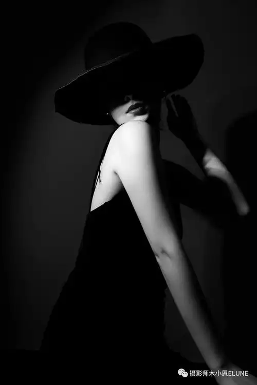女神赫本风丨手把手教你拍出复古黑白时尚大片!