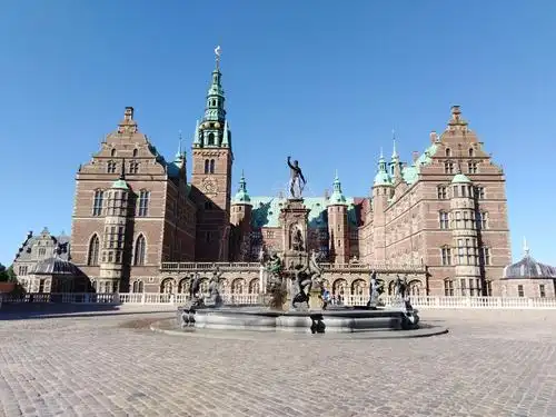 素有童话王国之称的丹麦首都哥本哈根 一 走进"哈姆雷特"城堡