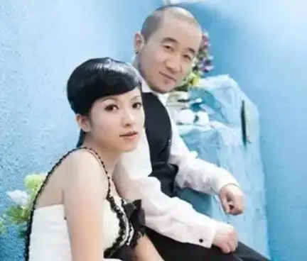 72岁李保田全家照儿媳美艳没参加儿子婚礼原因却令人称赞