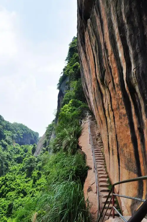 丹霞山之云崖栈道