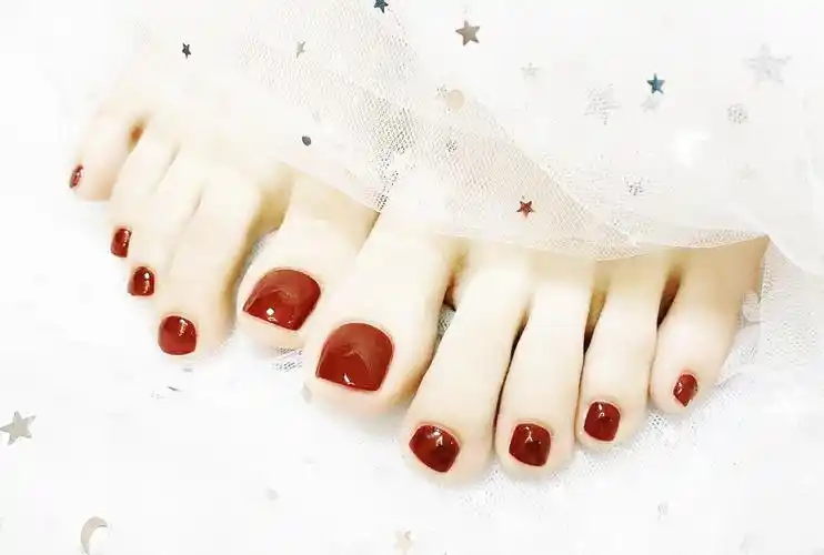 简单显白酒红色脚趾甲美甲2021年最新款式图