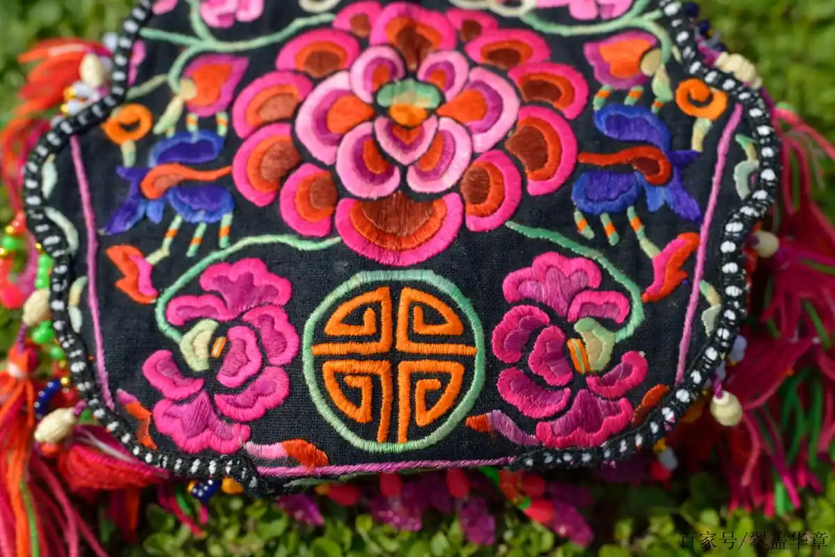 武定傈僳族女装部分图案解析