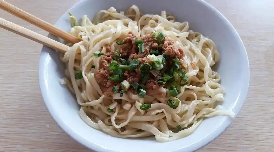 梅州大埔的腌面,面条质地好,拌料也与众不同