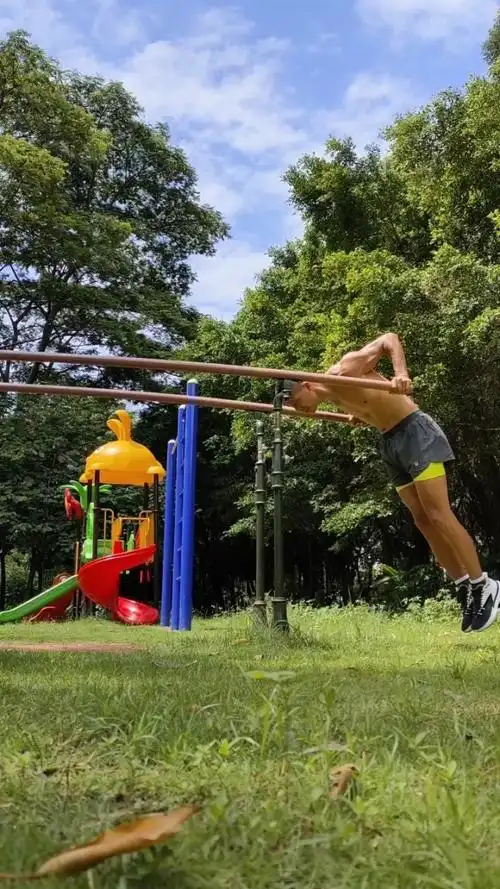 杠端臂屈伸-双杠一练习