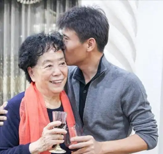 回顾李乃文我老婆不是黄曼与颜丙燕很清白47岁婚姻仍然是个谜