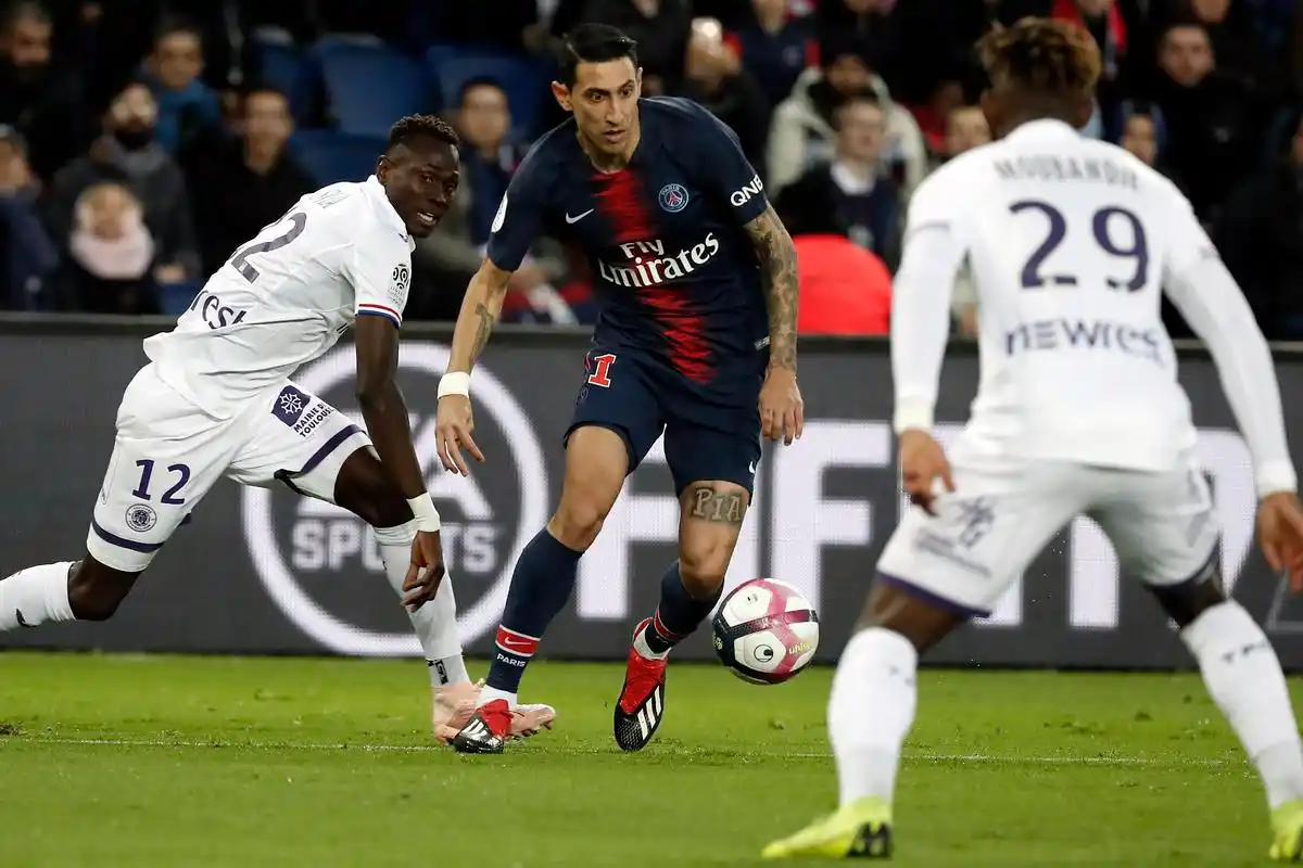 足球——法甲联赛:巴黎圣日耳曼胜图卢兹