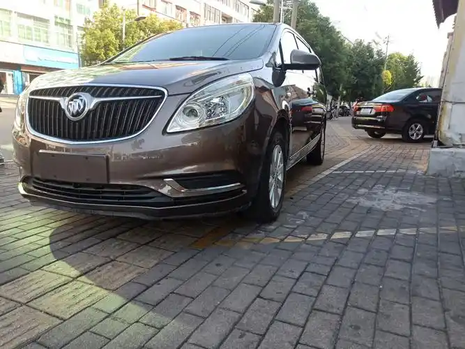 全新别克gl 8琥珀金