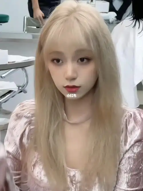 黄皮随便染显白奶茶砂金色女团发色