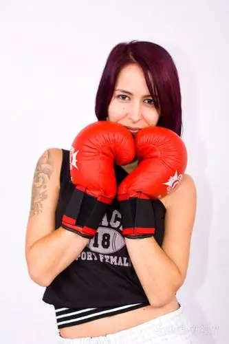 年轻女子打拳击照片-正版商用图片00707x-摄图新视界