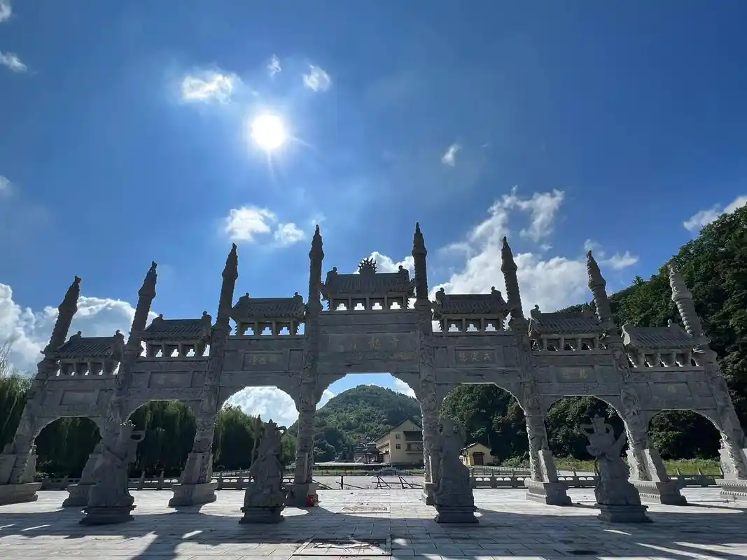 青龙寺     抚顺市被低估的景区.里面真的很壮观   现实 - 抖音