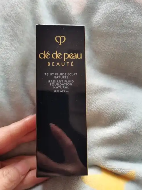 cpb的新款钻光粉底液