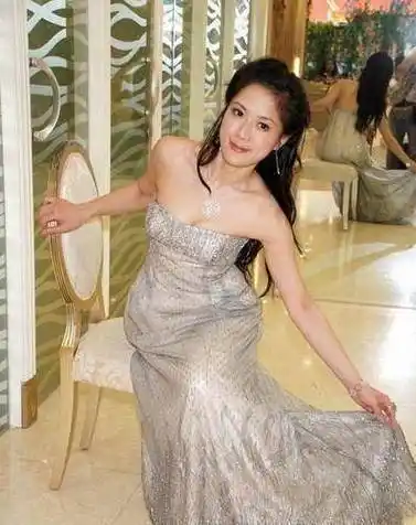 selina前夫曝新恋情与小5岁金钟视后尹馨相恋交往已超半年