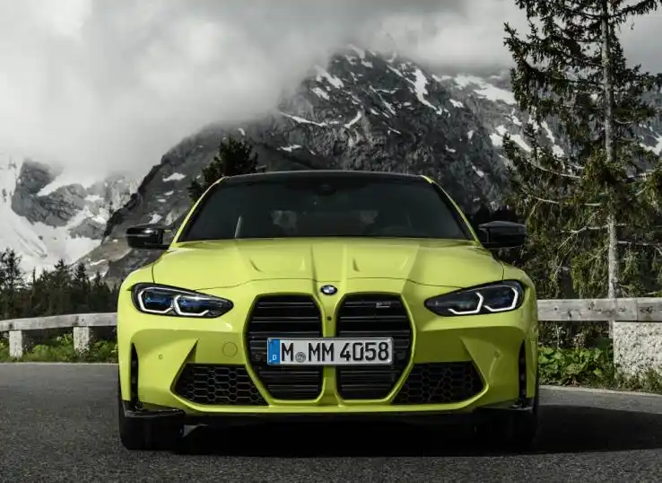 除了车门能炒菜,大鼻孔宝马m4性能也一流,操控无敌,3s多破百