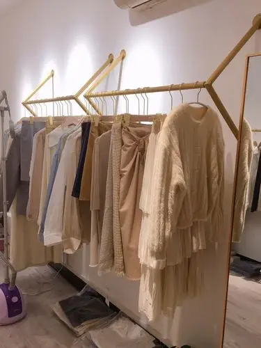 铁艺服装店展示架上墙壁挂式金色女装店简约时尚流行挂衣服展示架