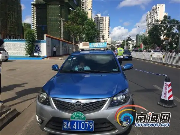 首例海南出租车高考期间鸣笛被交警罚款50元