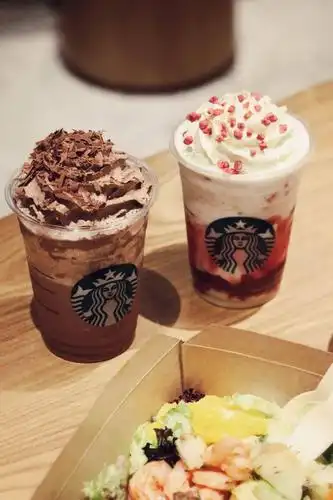 星巴克2021年夏季第一波上新野营系列和纯白系列谁香反正香不过草莓星