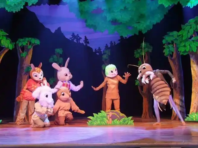 童话剧是以童话为内容,戏剧为形式创作的故事.