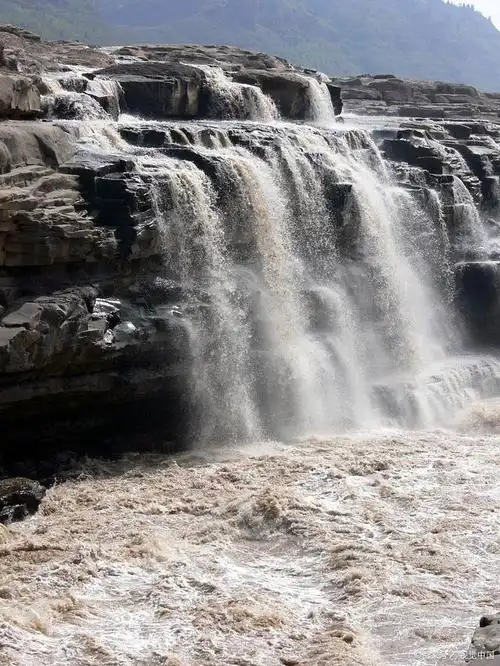 探秘黄河壶口瀑布:山西与陕西哪个更壮观