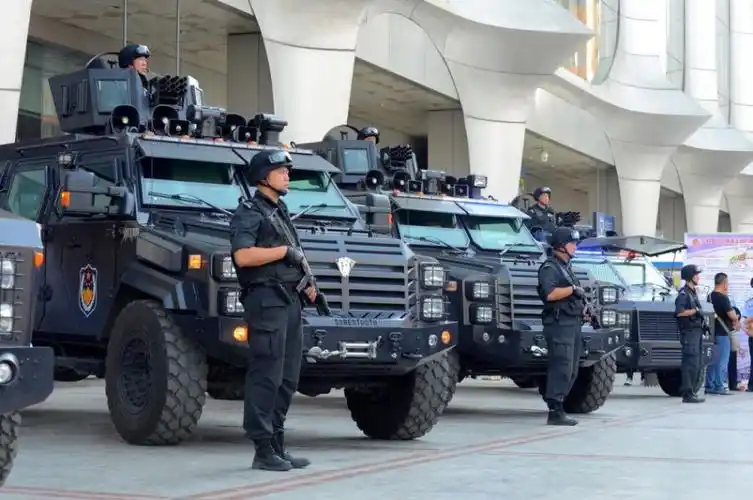 剑齿虎防暴战车太凶猛了:中国多地特警配强悍剑齿虎防暴战车