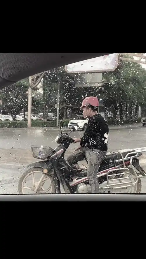 我本喜独处却忙于奔波劳碌而这一切都是为了得到那碎银几两护幼子成长