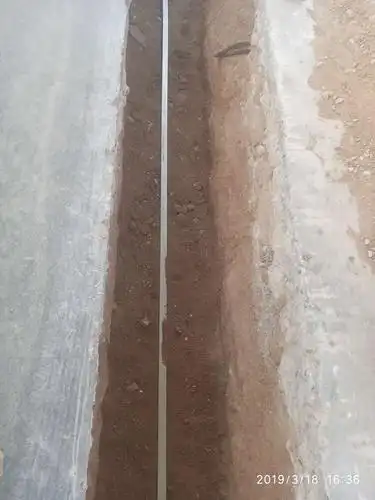 管线沟内接地扁铁安装完成