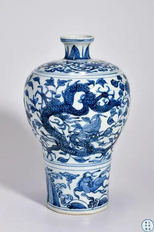 3517明万历青花龙穿花纹天马海水梅瓶