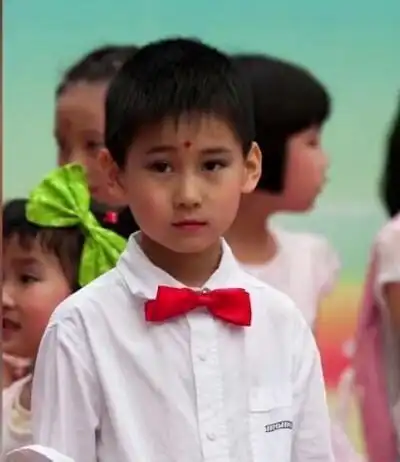 小时候的张真源幼崽源儿宝也太**可爱了吧嘤嘤嘤