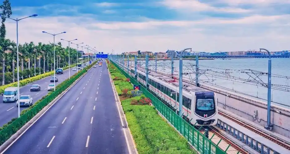 制服你在地铁里看厦门最美海景可他们眼里只有你