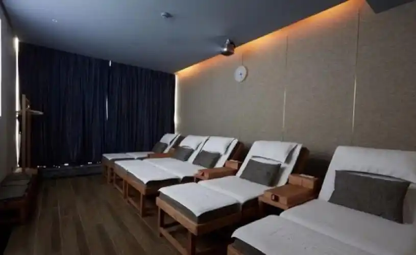 932营业时间:11:00至凌晨2:00奇境主题养生馆巨鹿路793号(地铁2号线,7