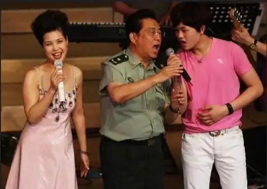 李双江:娶小27岁的学生梦鸽,如今结婚32年,娃成他唯一的遗憾