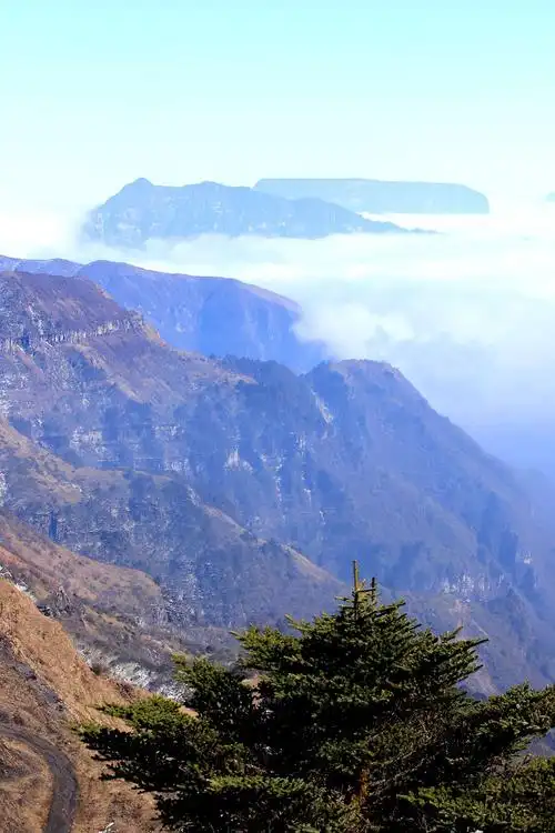 苍茫云海间-四川汉源县轿顶山